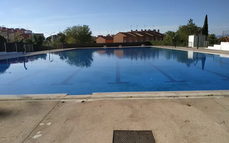 Piscina de gran formato en ladera, Algete